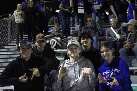 Deer Park Students Supporting Football